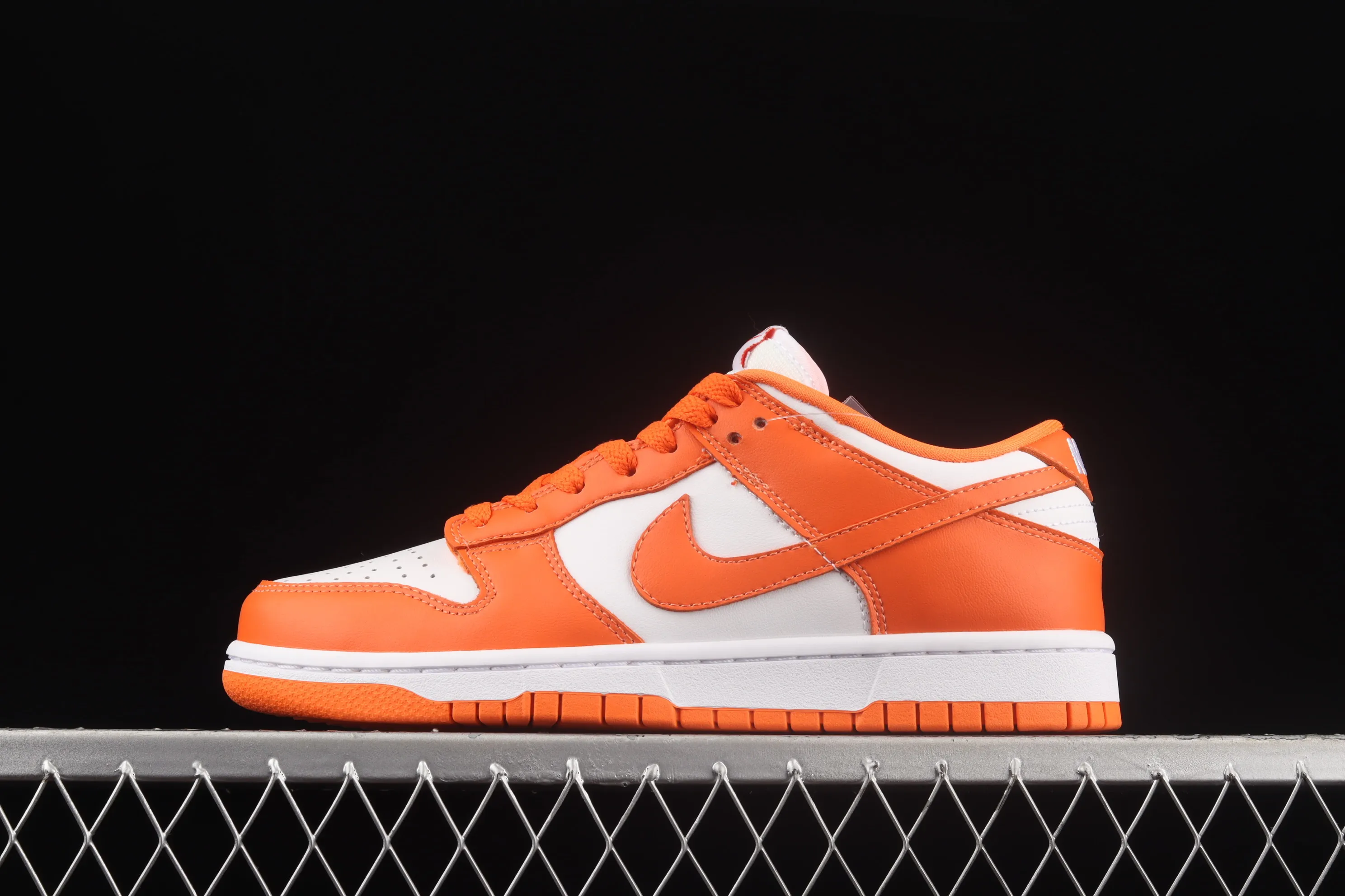 All categories Nk SB Dunk series Nk SB Dunk Low low-top sneakers F version special price Nk SB Dunk Low Pro "Syracuse" white orange top layer low-top casual sports sneakers CU1726-101